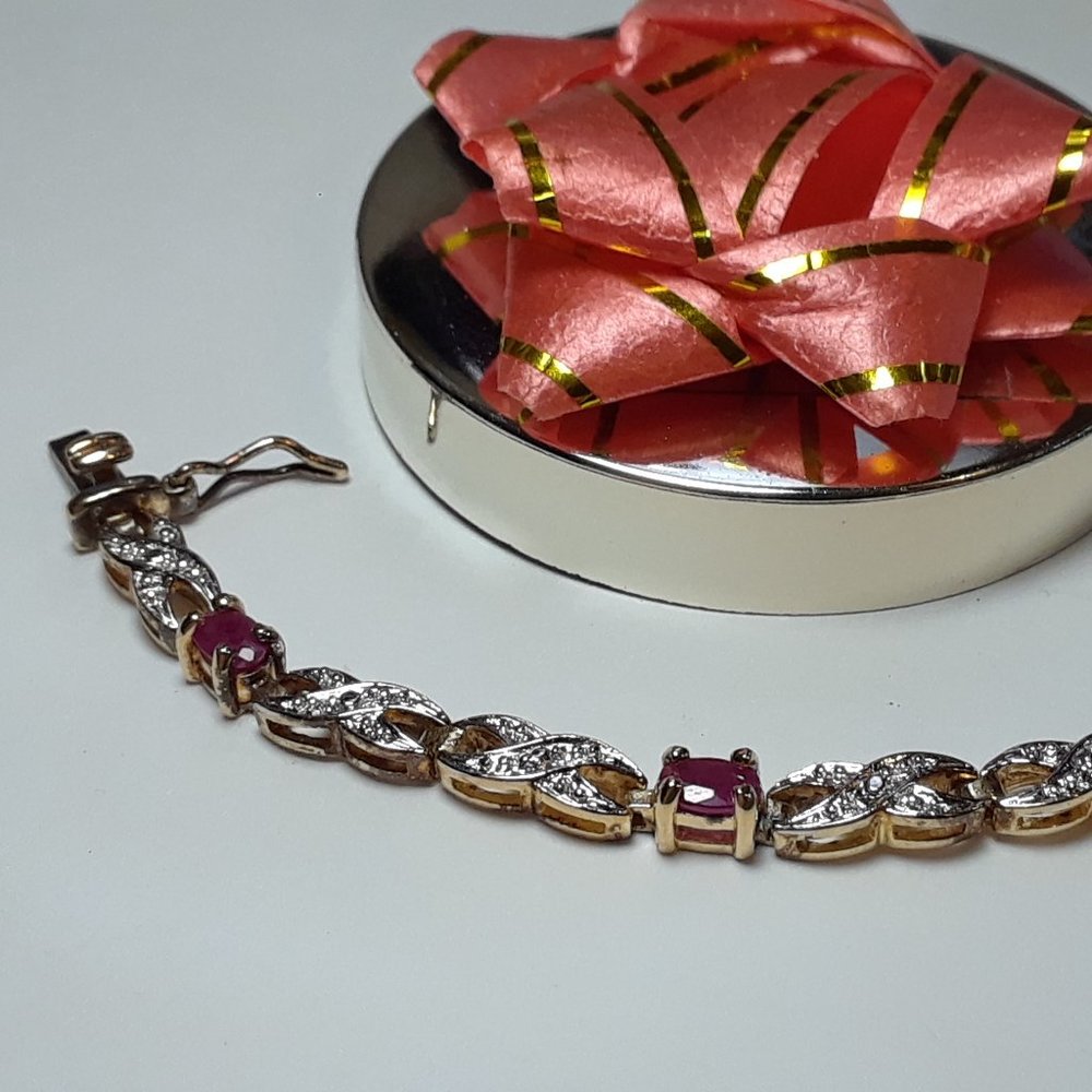 Elegant Gold-Tone Bracelet with Pink Gem Accents